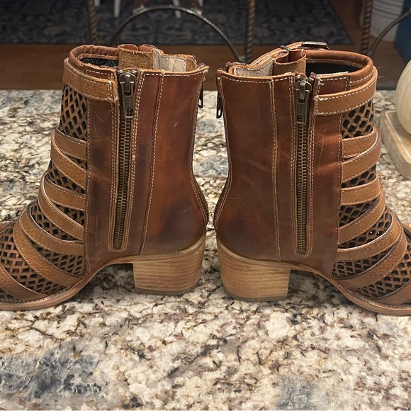 Freebird Nikki - Picture 5 of 9